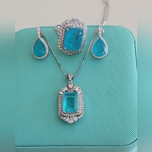 Set! 3 Pcs..Gorgeous Aqua Colored Faux Stones..Cruise Jewelry, Evening Jewelry!